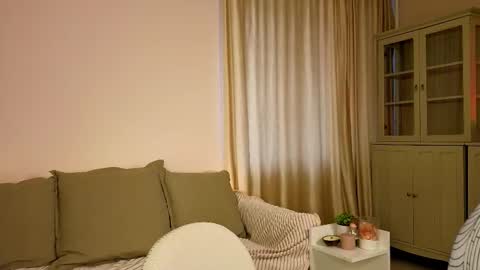 Alisia online show from 11/17/25, 08:31