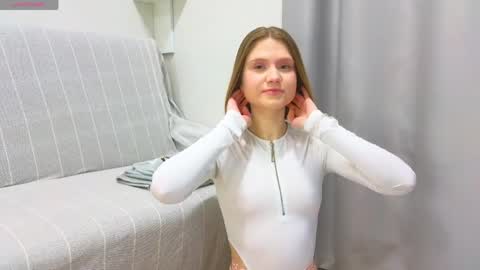 Snapshot of alisia_spinnet chatting on 04/09/26, 11:48 Alisia online show from 04/09/26, 11:48