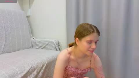 Snapshot of alisia_spinnet chatting on 06/22/26, 04:04 Alisia online show from 06/22/26, 04:04