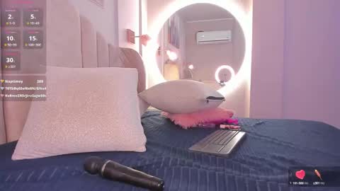 Snapshot of alison_collins_ chatting on 02/06/25, 12:43 Alison online show from 02/06/25, 12:43