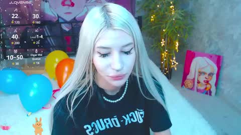 Snapshot of alison_moonlight chatting on 02/15/25, 02:26 Alison online show from 02/15/25, 02:26