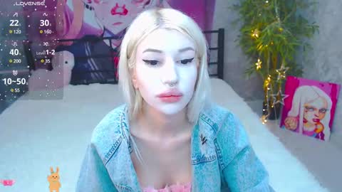 Snapshot of alison_moonlight chatting on 03/01/25, 01:43 Alison online show from 03/01/25, 01:43