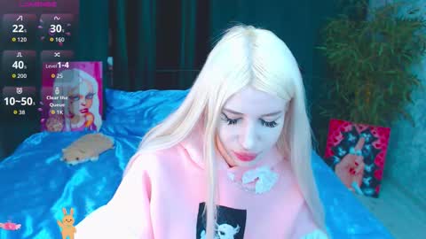 Snapshot of alison_moonlight chatting on 10/19/25, 04:07 Alison online show from 10/19/25, 04:07