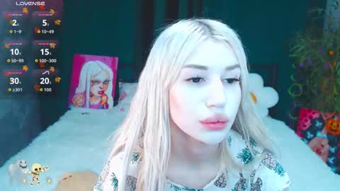 Snapshot of alison_moonlight chatting on 11/11/25, 10:04 Alison online show from 11/11/25, 10:04