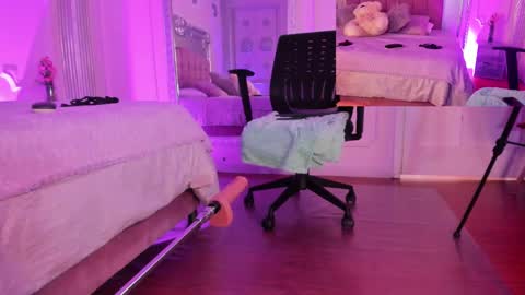 Alison Fishert online show from 01/16/25, 03:02