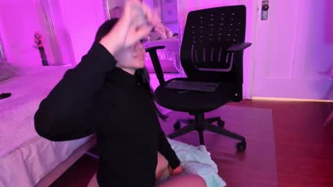 Alison Fishert online show from 01/21/25, 02:59