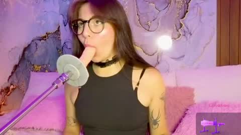 Snapshot of alissa_cute1 chatting on 04/15/26, 08:31 Mia online show from 04/15/26, 08:31