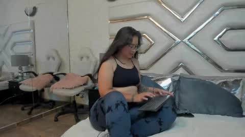 Snapshot of alissbluumm chatting on 05/27/26, 07:22 alissbluumm online show from 05/27/26, 07:22