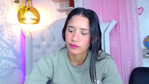 Snapshot of alisson_wiley chatting on 05/17/26, 07:28 alisson online show from 05/17/26, 07:28