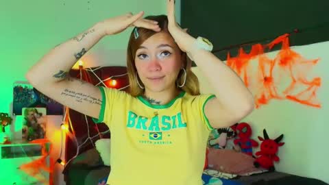 Alisson IG alisson zafiro27 online show from 10/25/25, 03:36