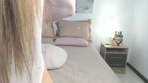 Snapshot of alissonroyce chatting on 02/13/25, 01:19 Goddess online show from 02/13/25, 01:19