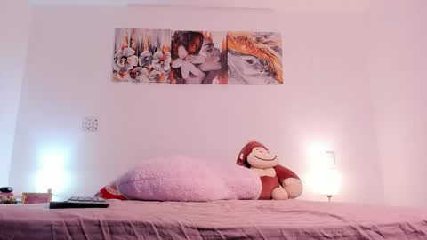 Snapshot of alissonroyce chatting on 09/17/25, 01:40 Goddess online show from 09/17/25, 01:40