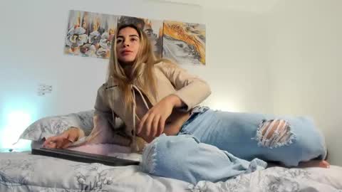 Snapshot of alissonroyce chatting on 10/18/25, 03:42 Goddess online show from 10/18/25, 03:42