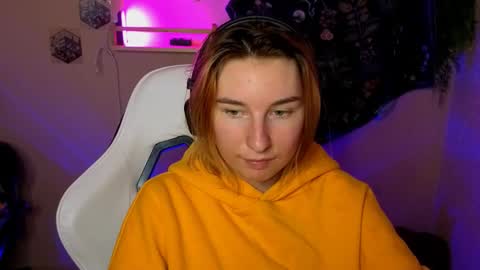 Snapshot of alisun_ chatting on 09/22/25, 08:22 A L I C E  online show from 09/22/25, 08:22