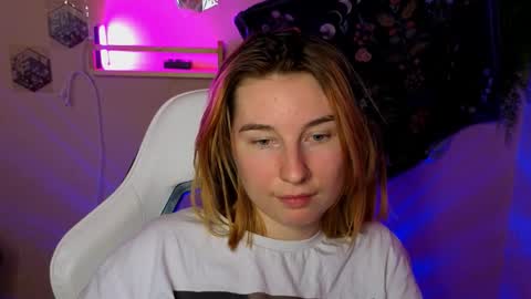 Snapshot of alisun_ chatting on 09/24/25, 06:55 A L I C E  online show from 09/24/25, 06:55