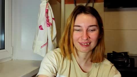 Snapshot of alisun_ chatting on 10/30/25, 03:46 A L I C E  online show from 10/30/25, 03:46