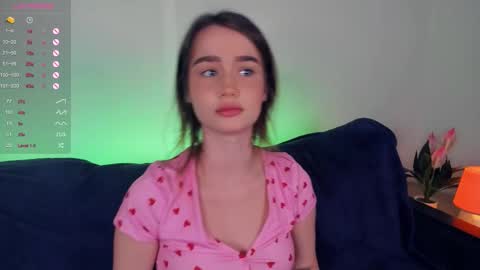 Snapshot of alivialovely chatting on 10/12/25, 12:59 Alivia online show from 10/12/25, 12:59