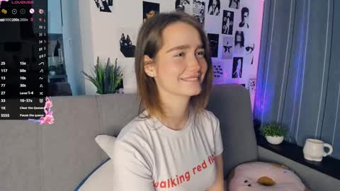 Snapshot of alivialovely chatting on 10/26/25, 09:15 Alivia online show from 10/26/25, 09:15