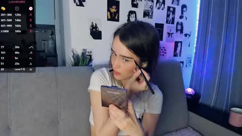 Snapshot of alivialovely chatting on 10/30/25, 09:55 Alivia online show from 10/30/25, 09:55