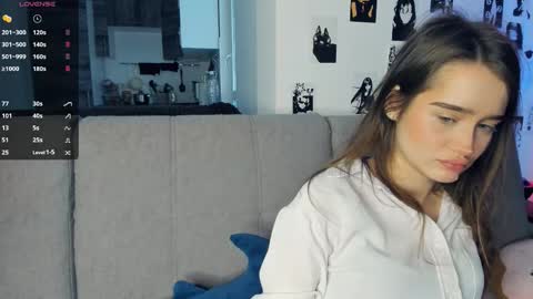 Snapshot of alivialovely chatting on 11/05/25, 10:04 Alivia online show from 11/05/25, 10:04