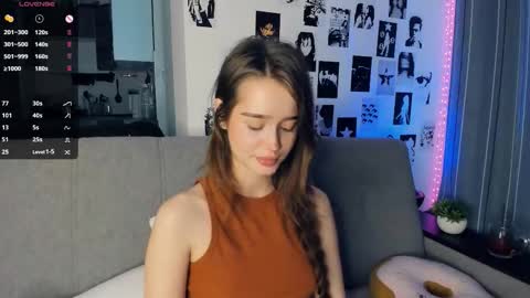 Snapshot of alivialovely chatting on 11/06/25, 09:21 Alivia online show from 11/06/25, 09:21