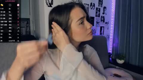 Snapshot of alivialovely chatting on 11/10/25, 09:08 Alivia online show from 11/10/25, 09:08