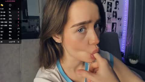 Snapshot of alivialovely chatting on 11/11/25, 09:42 Alivia online show from 11/11/25, 09:42