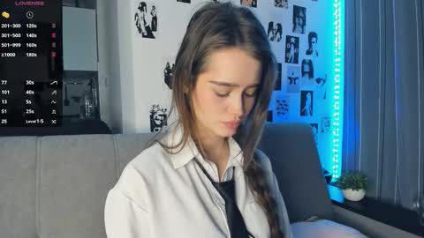 Snapshot of alivialovely chatting on 11/12/25, 09:32 Alivia online show from 11/12/25, 09:32