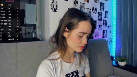 Snapshot of alivialovely chatting on 11/15/25, 10:01 Alivia online show from 11/15/25, 10:01