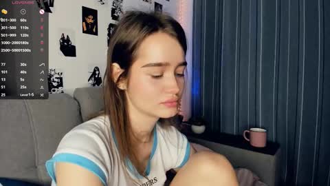 Snapshot of alivialovely chatting on 11/22/25, 09:19 Alivia online show from 11/22/25, 09:19