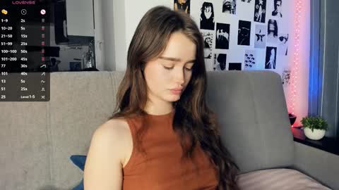 Snapshot of alivialovely chatting on 11/28/25, 09:34 Alivia online show from 11/28/25, 09:34