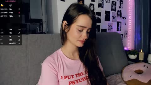 Snapshot of alivialovely chatting on 11/29/25, 10:40 Alivia online show from 11/29/25, 10:40