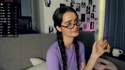 Snapshot of alivialovely chatting on 11/30/25, 09:35 Alivia online show from 11/30/25, 09:35