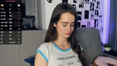 Snapshot of alivialovely chatting on 12/03/25, 09:29 Alivia online show from 12/03/25, 09:29