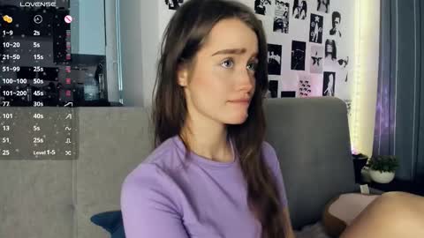 Snapshot of alivialovely chatting on 12/14/25, 09:47 Alivia online show from 12/14/25, 09:47