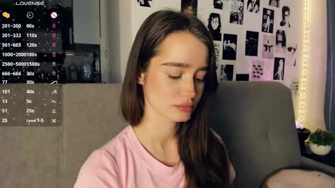 Snapshot of alivialovely chatting on 12/21/25, 11:17 Alivia online show from 12/21/25, 11:17