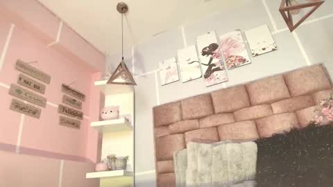 alix noa online show from 09/20/25, 08:10