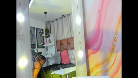 alix noa online show from 11/19/25, 08:09