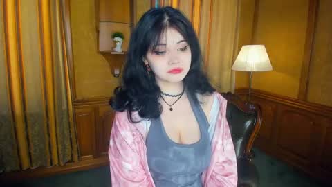 Snapshot of alixypunter chatting on 05/19/26, 08:31 Emily online show from 05/19/26, 08:31