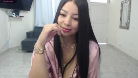 Snapshot of alizee_rae chatting on 11/07/25, 03:01 alizee_rae online show from 11/07/25, 03:01