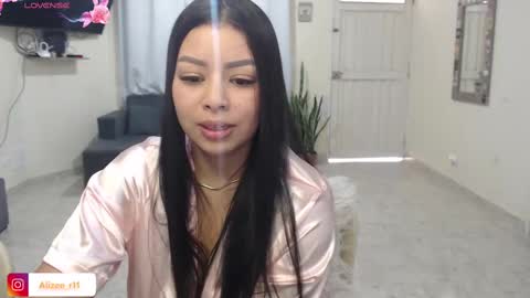 Snapshot of alizee_rae chatting on 11/13/25, 02:49 alizee_rae online show from 11/13/25, 02:49