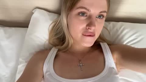 Snapshot of allaloffredo chatting on 07/26/26, 11:17 Kate online show from 07/26/26, 11:17