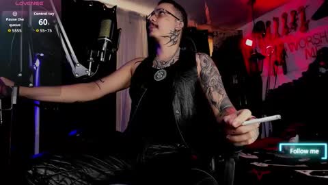 Snapshot of allanhurtss chatting on 10/21/25, 05:57 online show from 10/21/25, 05:57