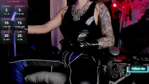 Snapshot of allanhurtss chatting on 10/24/25, 04:58 online show from 10/24/25, 04:58