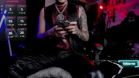 Snapshot of allanhurtss chatting on 11/05/25, 05:57 online show from 11/05/25, 05:57