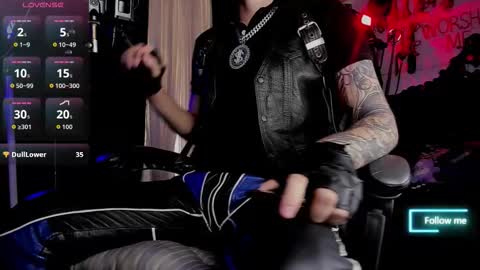 Snapshot of allanhurtss chatting on 11/12/25, 05:35 online show from 11/12/25, 05:35