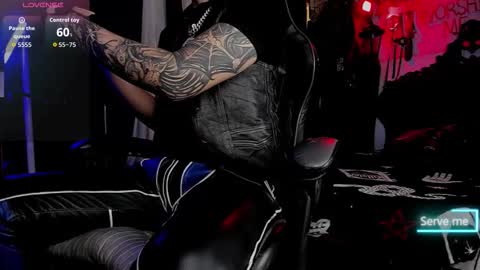 Snapshot of allanhurtss chatting on 11/22/25, 05:56 online show from 11/22/25, 05:56