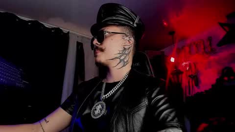 Snapshot of allanhurtss chatting on 11/27/25, 07:05 online show from 11/27/25, 07:05