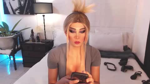 Miss Gia online show from 12/15/24, 12:38