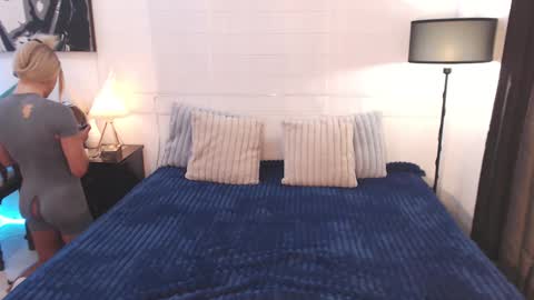 Miss Gia online show from 01/09/25, 03:47